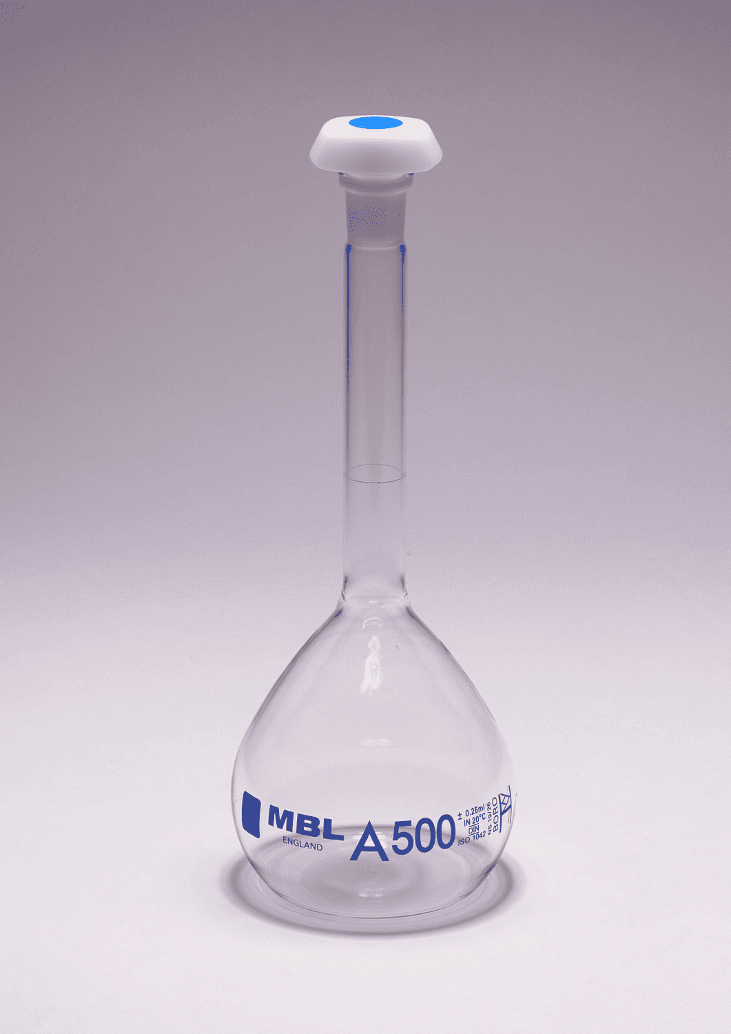 Fiole jaugée en verre MBL® classe A col rodé avec bouchon en polyéthylène