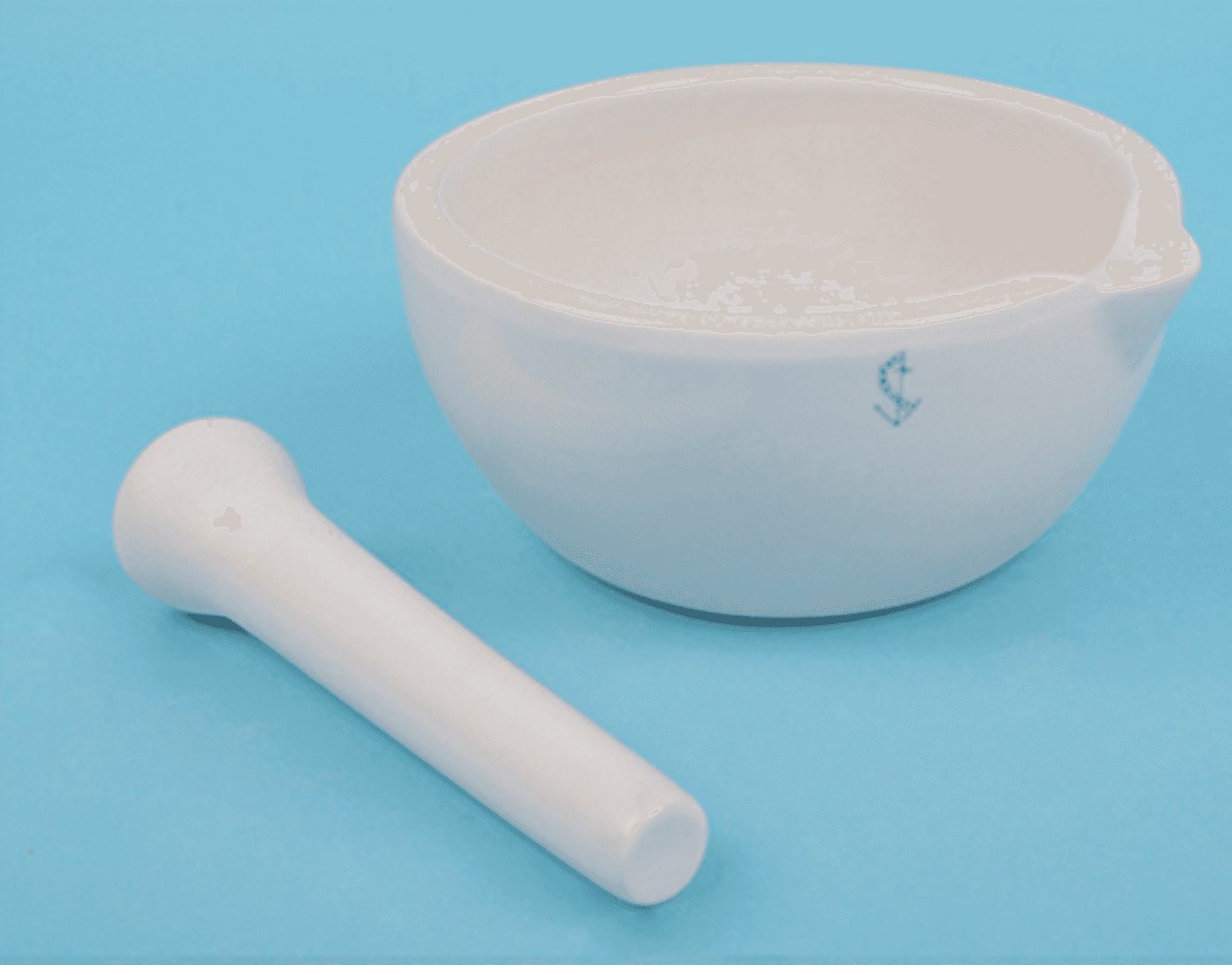 Mortier en porcelaine émaillée avec pilon