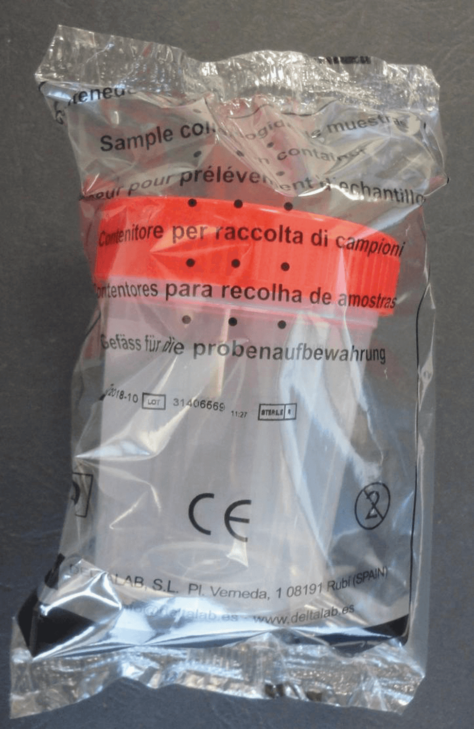 Flacon 120ml en polypropylène gradué cape à vis rouge stérile emballage unitaire