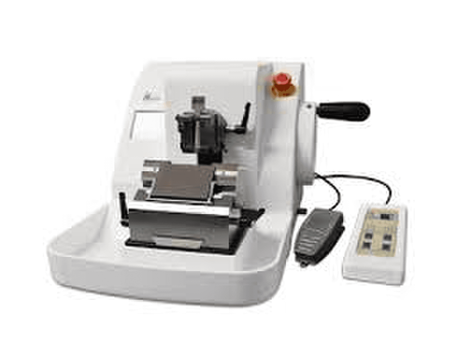 Microtome rotatif automatique, livré avec pédale, télécommande, pince a échantillon, pince à cassette, porte-lame profil haut, porte-lame profil bas et pinceau brosse