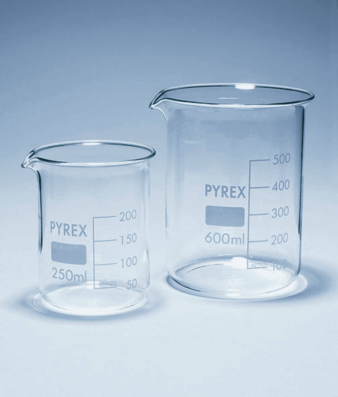 Bécher en verre Pyrex® forme basse avec bec verseur