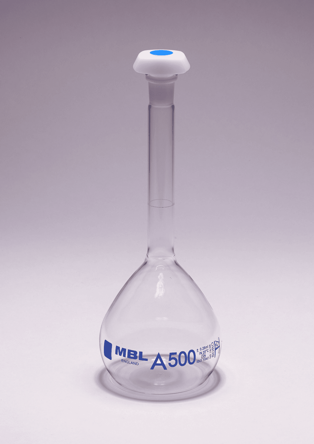 Fiole jaugée en verre MBL® classe A col rodé avec bouchon en polyéthylène