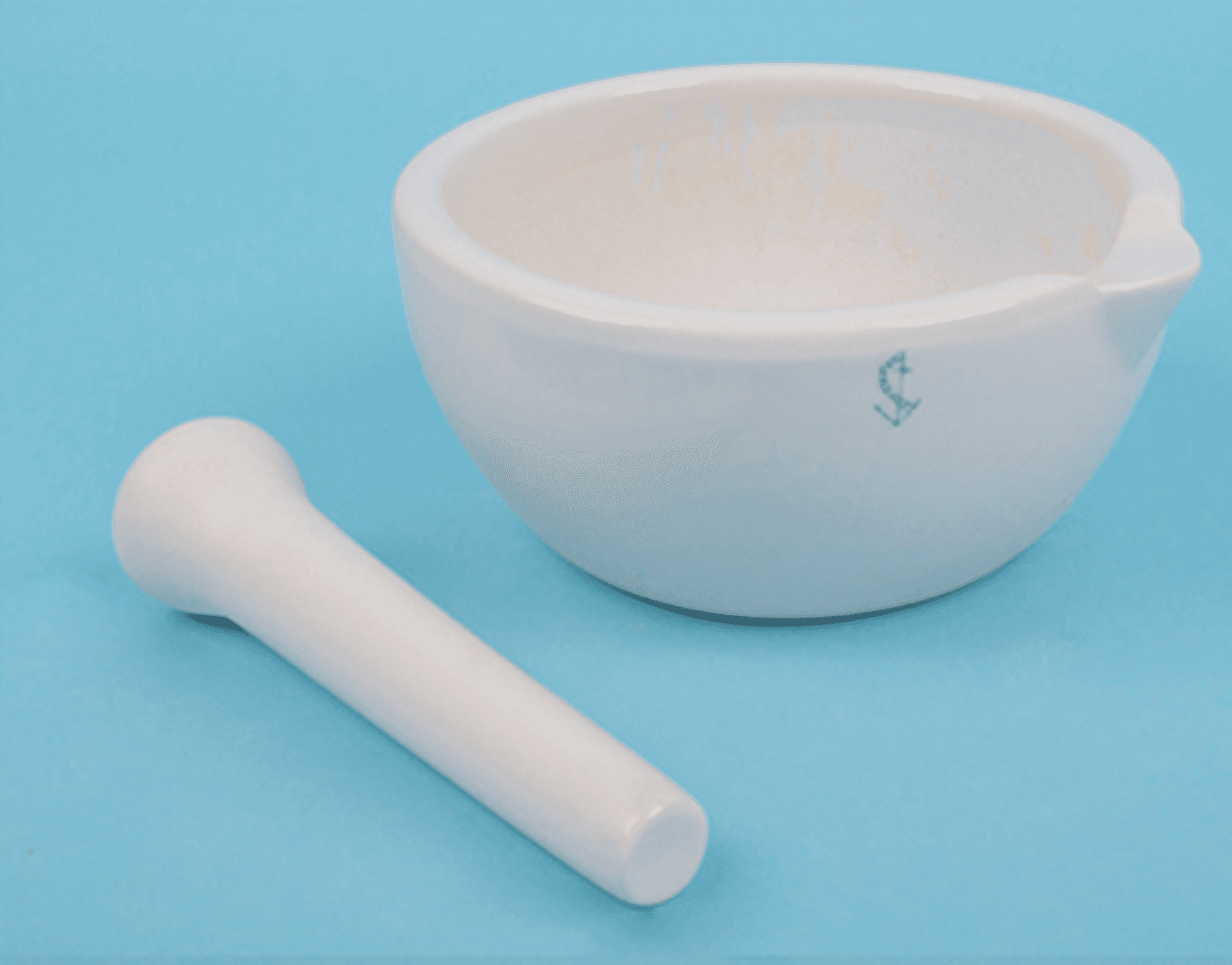 Mortier en porcelaine émaillée avec pilon