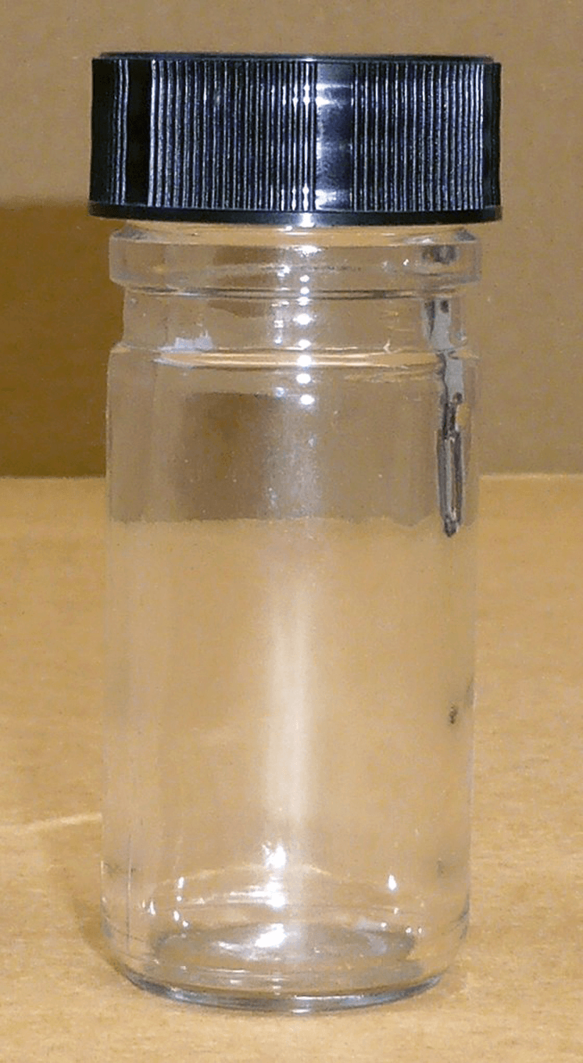 Flacon poudrier en verre avec cape à vis