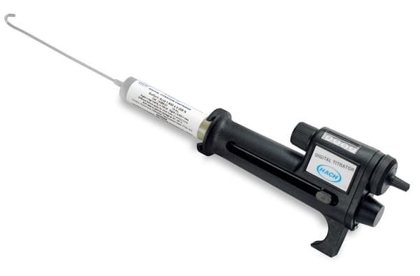 Titrateur numérique universel en kit avec mallette et accessoires HACH 2270900