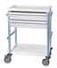 Guéridon Agily 600x400 équipé de : 1 tablette supérieure en thermoplastique 1 tablette inférieure en thermoplastique 2 tiroirs H. 115 mm avec glissières 4 rails normalisés