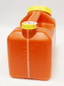 Flacon 2,5L pour urine 24h en polyéthylène marron gradué double ouverture prise pour tube sous vide avec canule, niveau de remplissage et poignée, format jerrycan