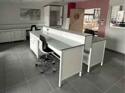 Optimiser les espaces dans un laboratoire : l’agencement comme levier de performance